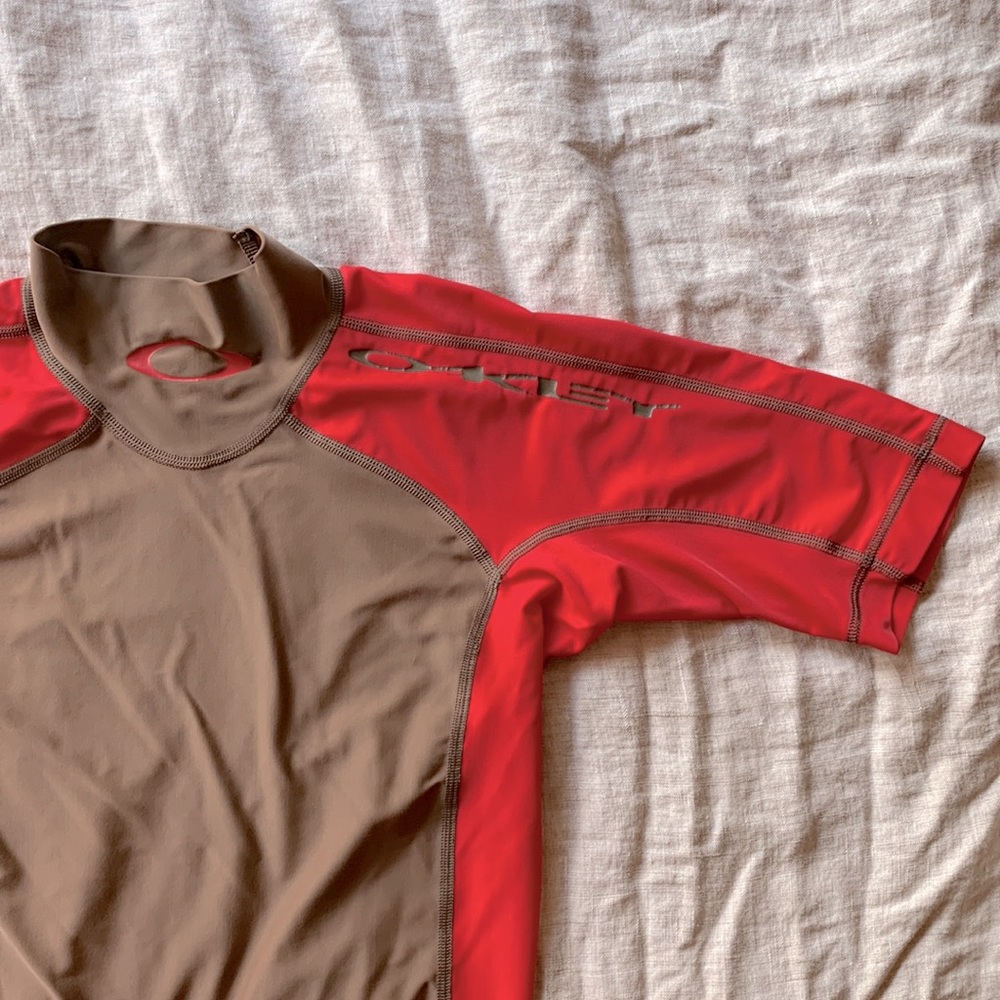 OAKLEY Rash Guard 🏄🏽